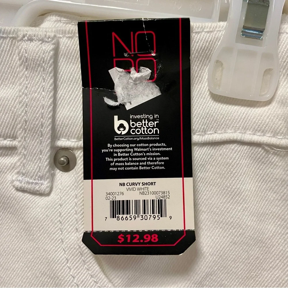 No Boundaries Sz 17 Vivid White Curvy Denim Shorts 🩳 NWT Destructed - Picture 3 of 5